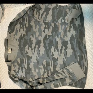 Universal thread cropped sweatshirt